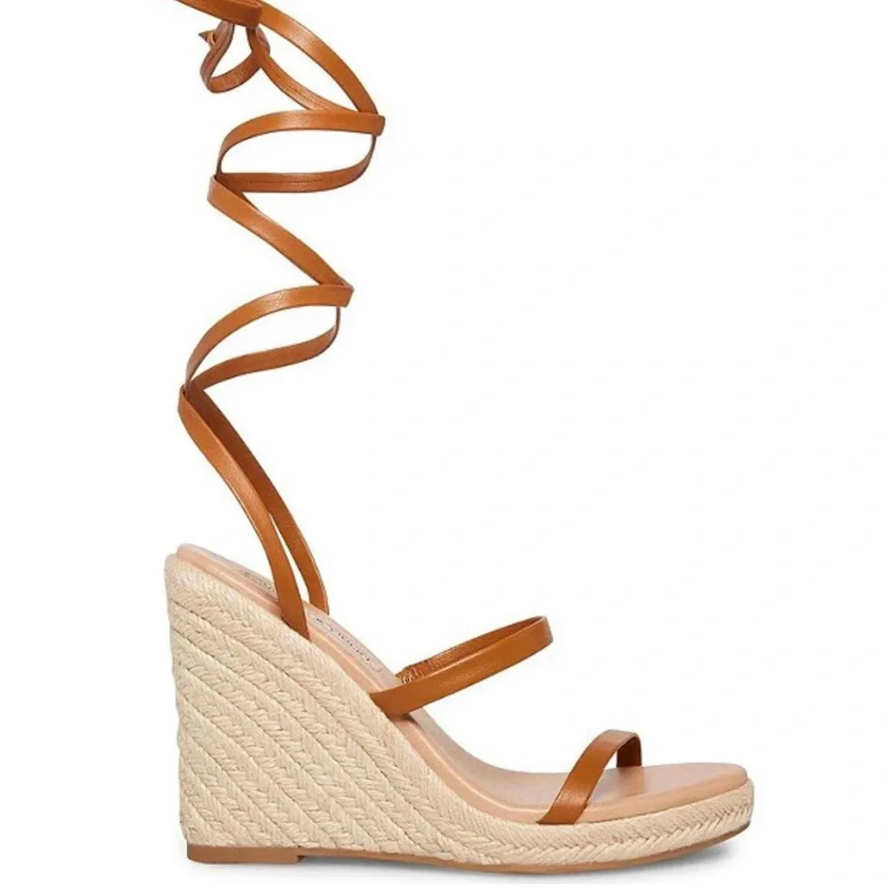 Chelsea and violet wedge GREAT DEALS CHECK OUT MY CLOSET